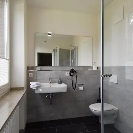 Hotel Damme מלון 3*