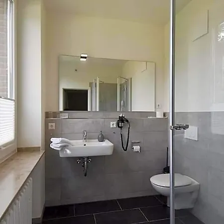 Hotel Damme מלון 3*
